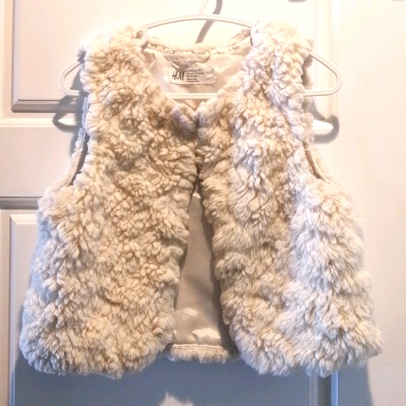 3/$30 - H&M Girl's Fur Vest - size 4 - Picture 1 of 4